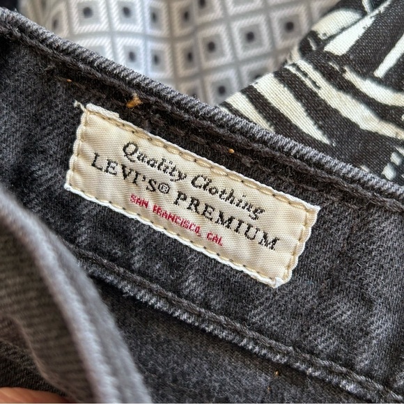 Levi’s Women’s Ribcage Shorts 31 Charcoal Raw Hem Rodeo Summer Beach Festival - Picture 8 of 10